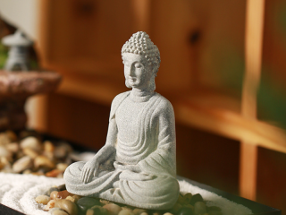 "Góc nhỏ an yên, nơi tượng Phật mang đến bình an và may mắn."