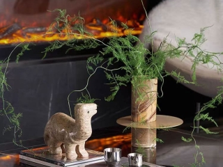 “Bình hoa – Nơi sắc đẹp gặp gỡ sự thanh bình, làm bừng sáng không gian sống và tâm hồn.”